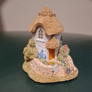 Lilliput Lane "Thimble Cottage" Hand-Painted Cottage Sculpture Handmade In UK